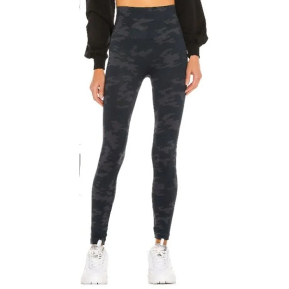 SPANX Look At Me Now Leggings Black Camo-sz Medium - Picture 1 of 9